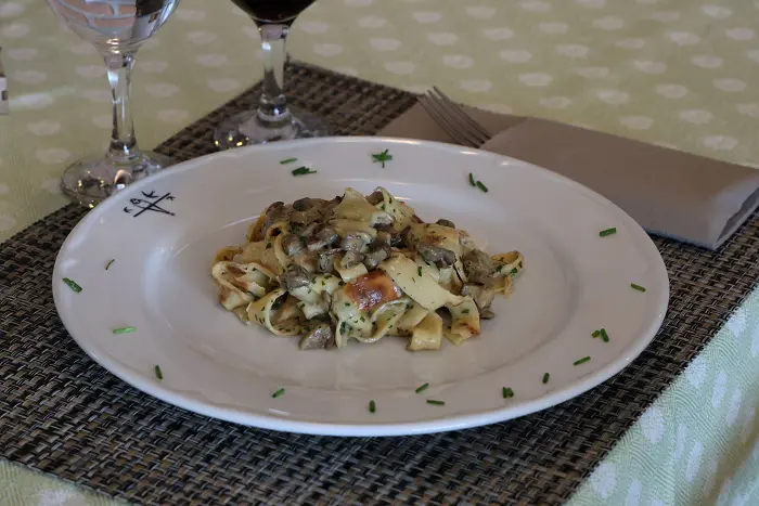 Hausgemachte Tagliatelle mit Steinpilzen